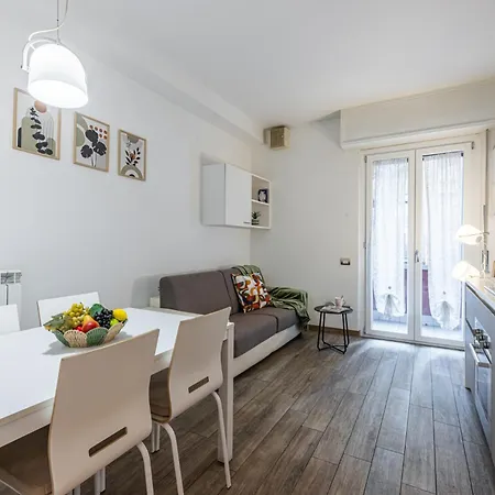 Apartment Giambellino Trilocale Accogliente Milan