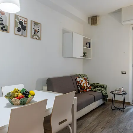 Apartment Giambellino Trilocale Accogliente